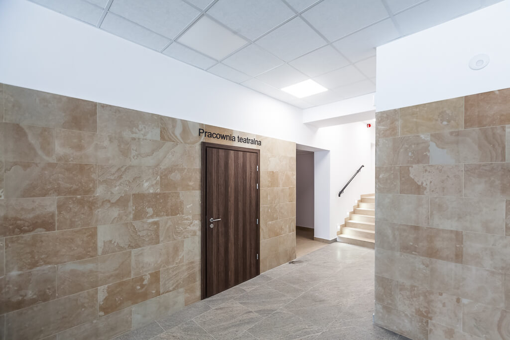 Wejście do pracowni teatralnej / Entrance to the theater studio