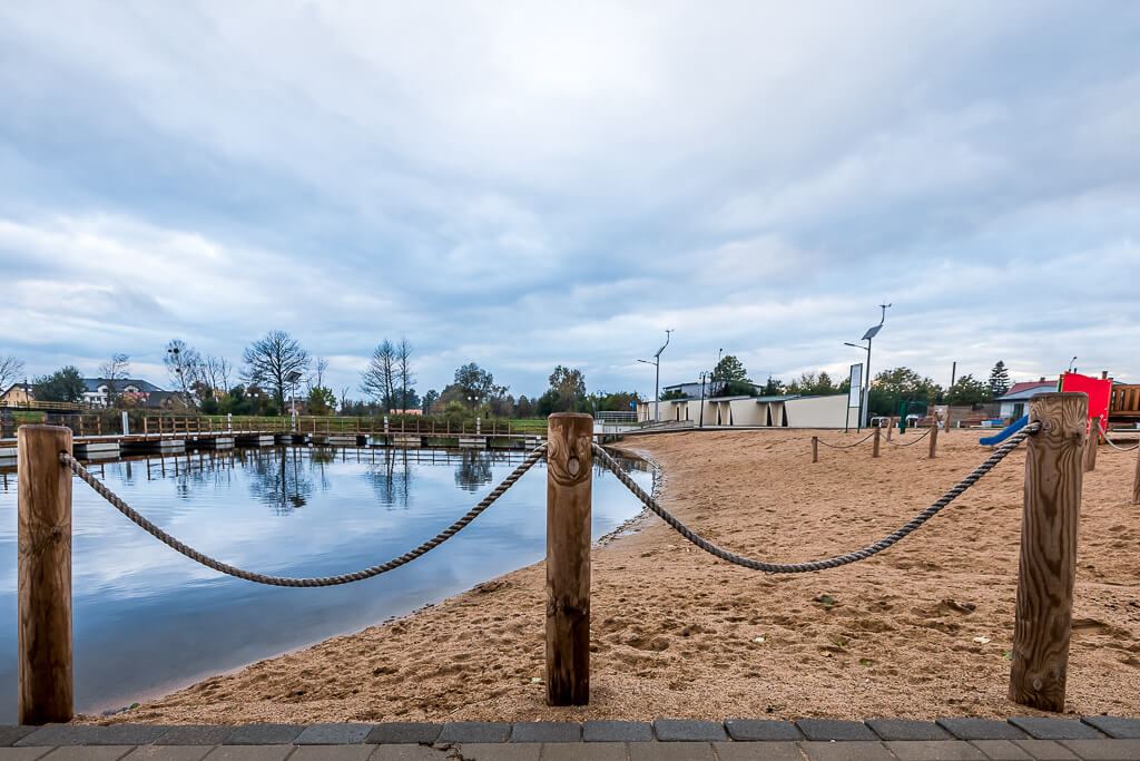 Plaża przy zalewie / Beach by the reservoir
