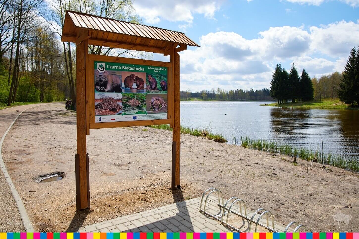 Tablica edukacyjna na ścieżce / Information boards at the trail