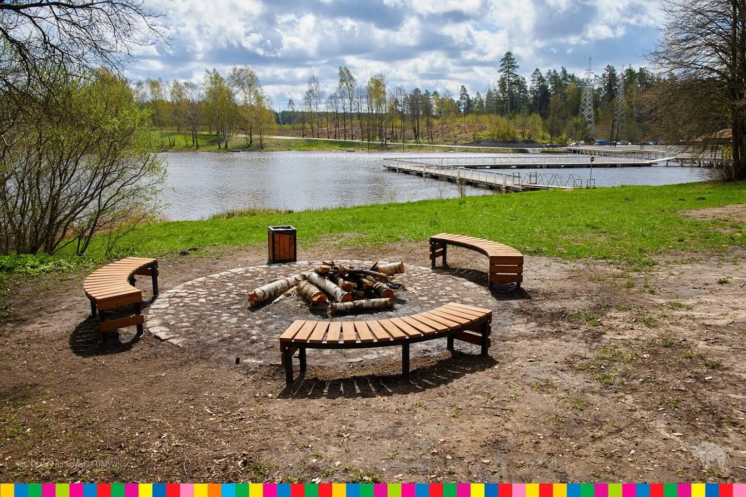 Miejsce na ognisko przy rezerwacie Czapielówka / Fire place at the Czapielówka reservoir 
