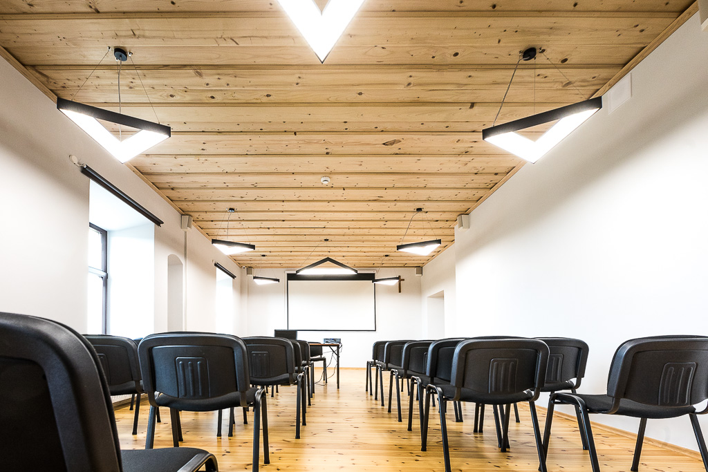 Sala wykładowa w zabytkowym klasztorze w Szczuczynie 