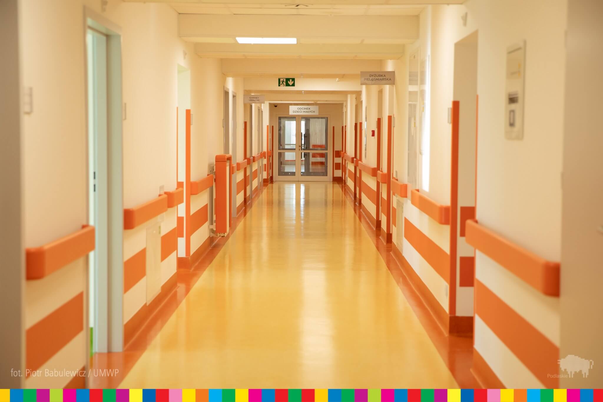 Korytarz na oddziale pediatrycznym w Wojewódzkim Szpitalu Zespolonym