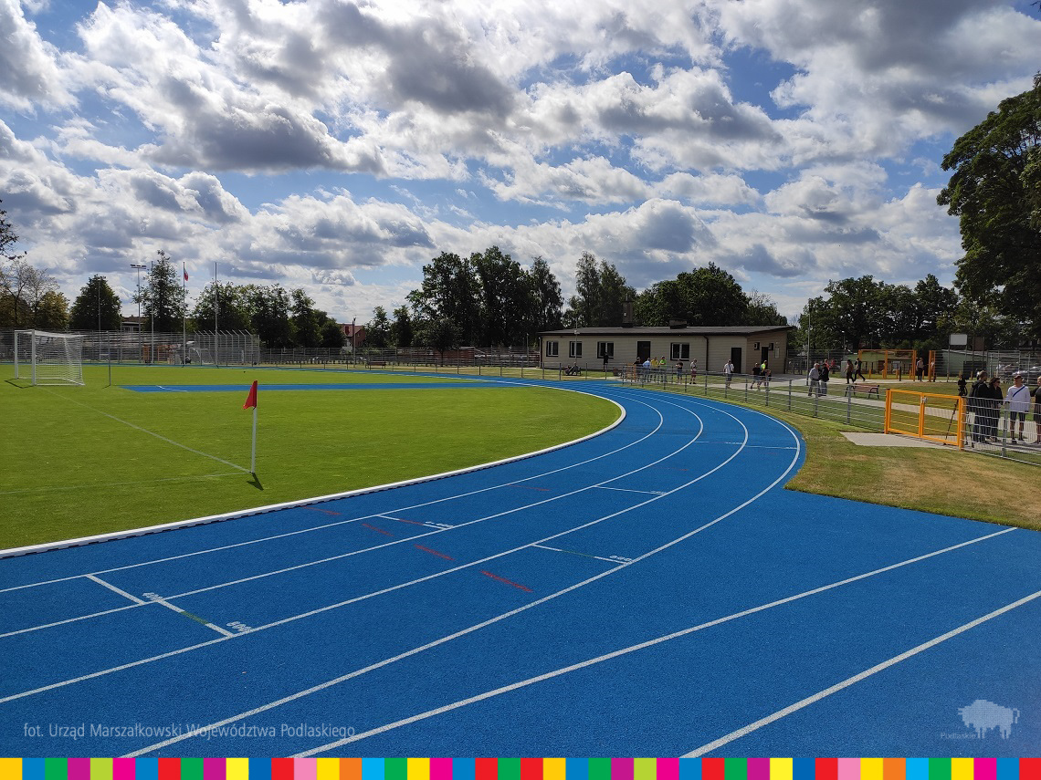 Bieżnia lekkoatletyczna na stadionie w Hajnówce