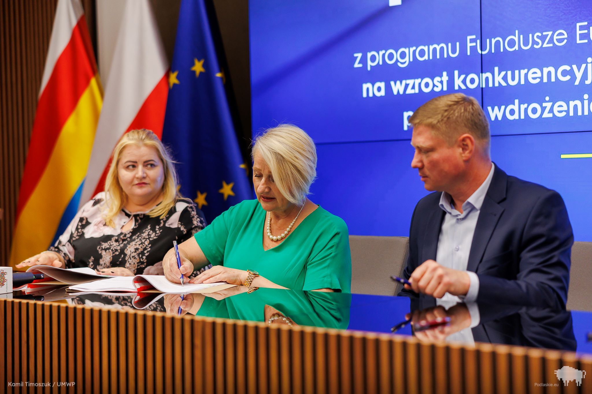 Ilustracja do artykułu Zdjęcie z podpisania umów na rozwój eksportu w podlaskich firmach zdj.1.jpg