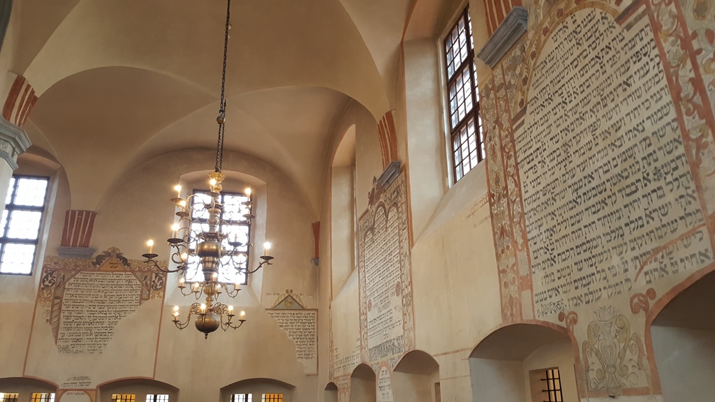 Wnętrze synagogi w Tykocinie