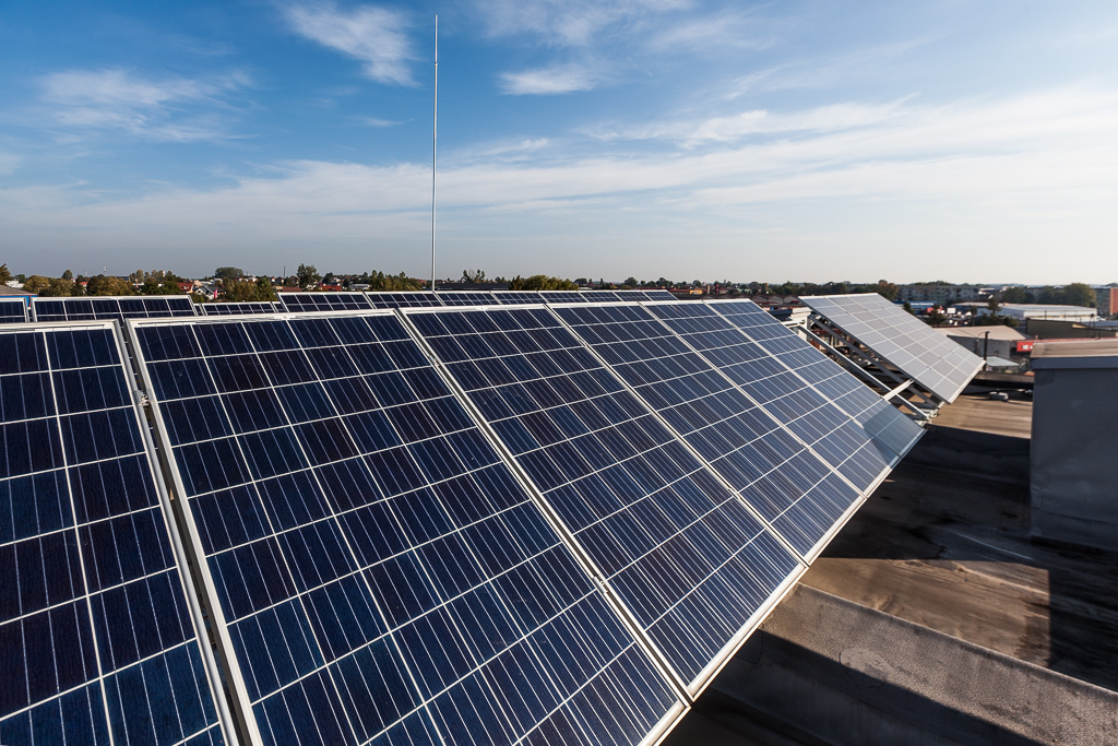 Panele solarne na dachu budynku / Solar panels on the roof of the building