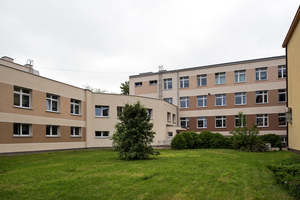 Dwupiętrowy budynek Przedszkola nr 5 w Bielsku Podlaskim po termomodernizacji