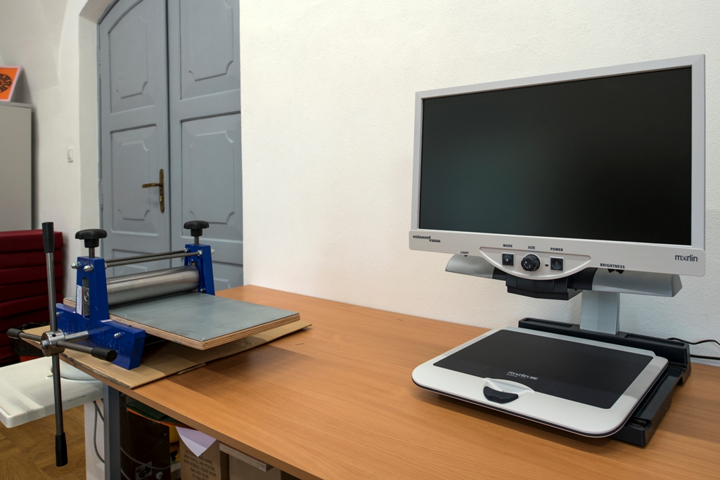 Stand and equipment for digitalization of museum resources