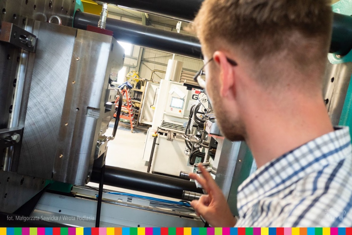 Employee presents the purchased technological line