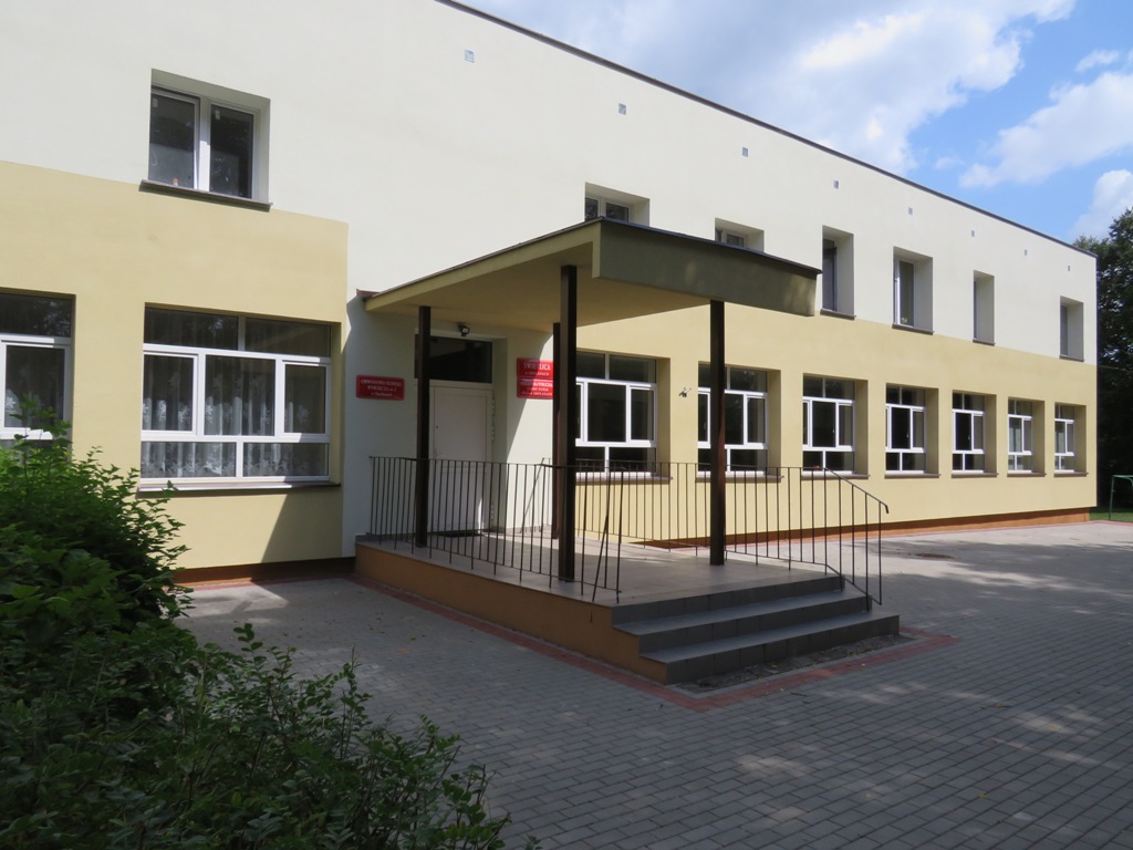 Wejście do świetlicy środowiskowej w Smolanach