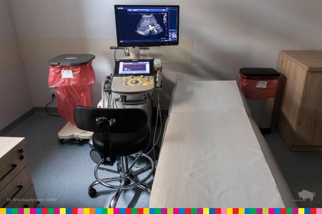 The interior of the ultrasound room, bed and ultrasound equipment